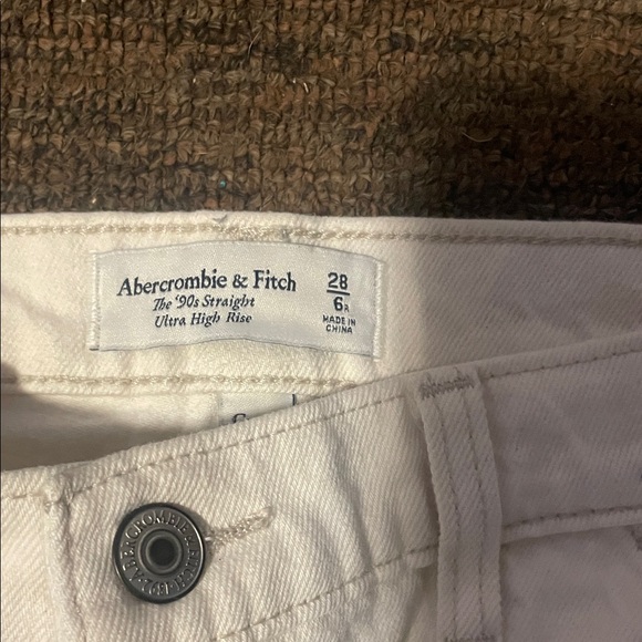 Abercrombie & Fitch Women's High Rise Jeans - White - Picture 4 of 6